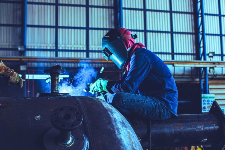 The Labor Market in 2022 Recovery and Challenges (1)